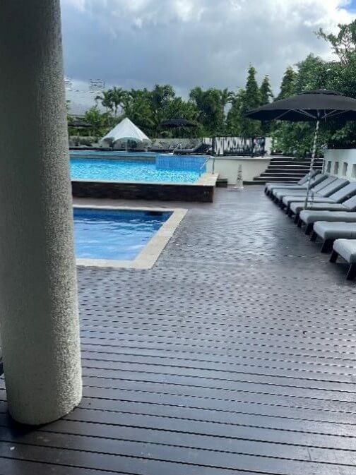 Photograph of swimming pool area with colour distinction instructions between water and deck